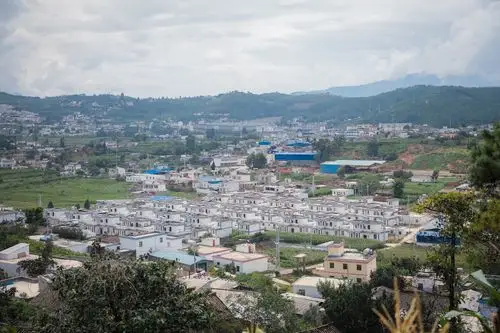 东川易地搬迁扶贫安置点俊发5000万助力东川脱贫9月24日,《云南省2019