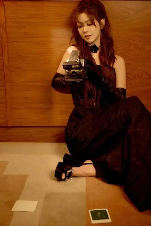 薛凯琪#  薛凯琪黑色皮质攻速手套