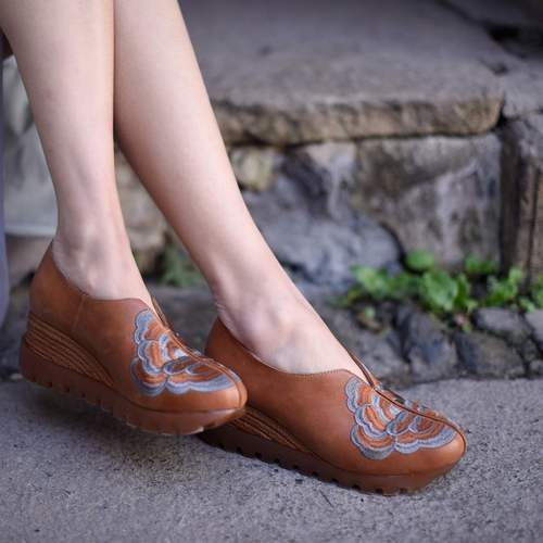 原创复古民族风女鞋中国风真皮坡跟单鞋女刺绣花朵高跟鞋手工皮鞋