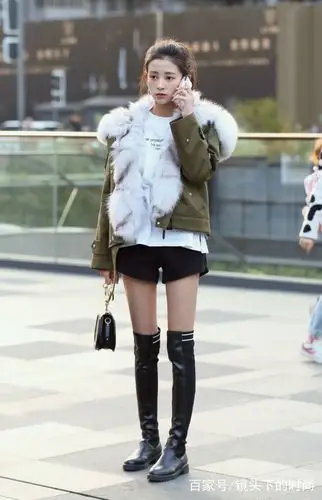 精致穿搭才能展现你的美,短裤搭配过膝靴值得一试