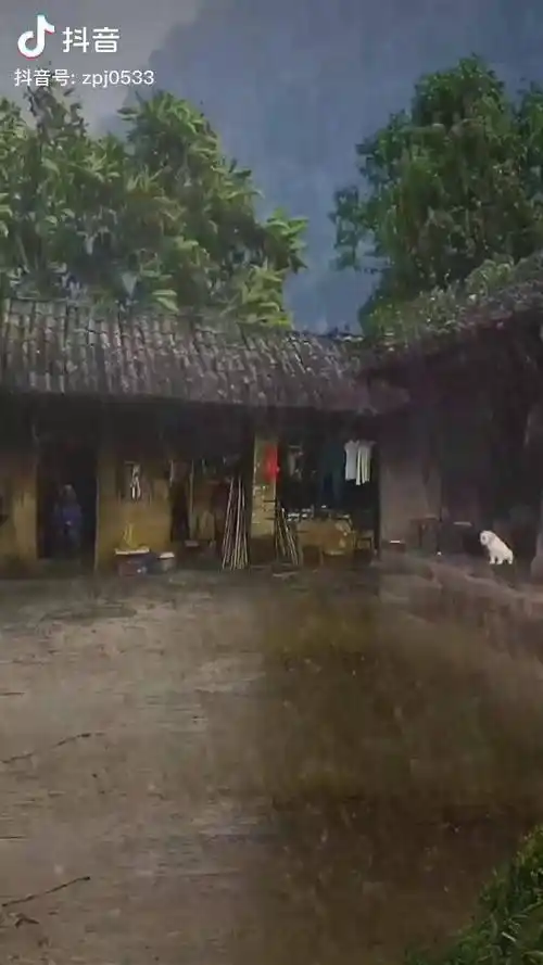 老房子下雨很多人看老房子下雨不明白不看就划走了有人说别拍了没人会