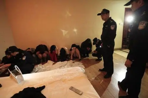 15/25 媒体认为一旦扫黄对东莞的酒店业甚至当地的经济都会有严重影响