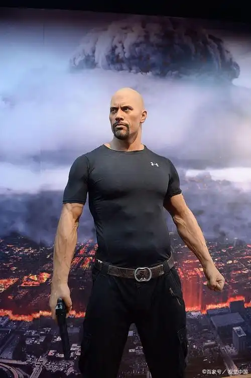 从摔跤场到银幕巨星:道恩.强森的传奇人生