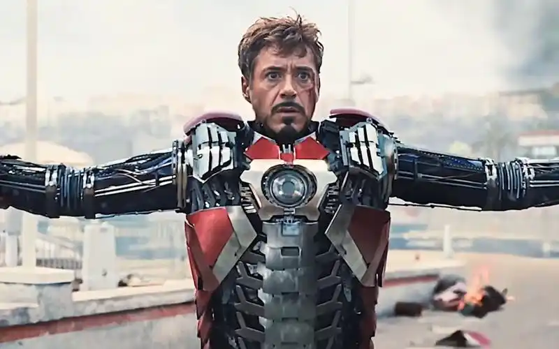 钢铁侠马克五号便携手提式战甲,变形过程堪比变形金刚,机械感十足