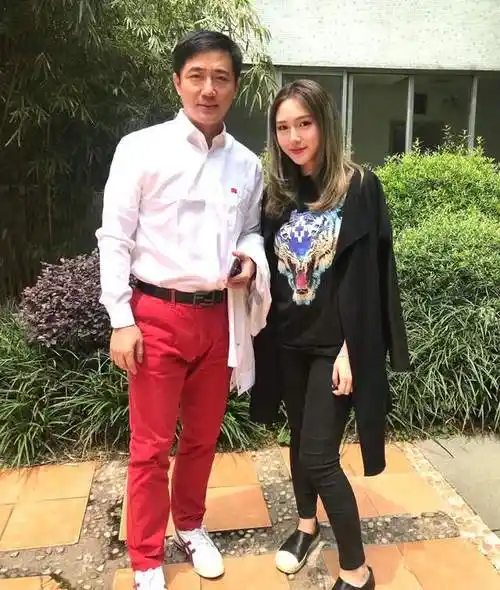 外来媳妇本地郎康祈耀戏内老实本份现实人生却不简单