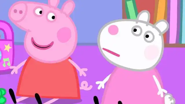 小猪佩奇和小羊苏西一起在幼儿园上课