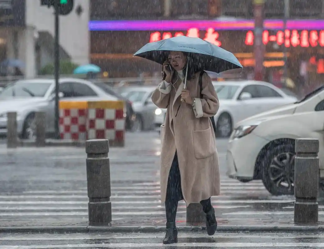 雨雨雨!广州一整天都在下雨!_南方plus_南方
