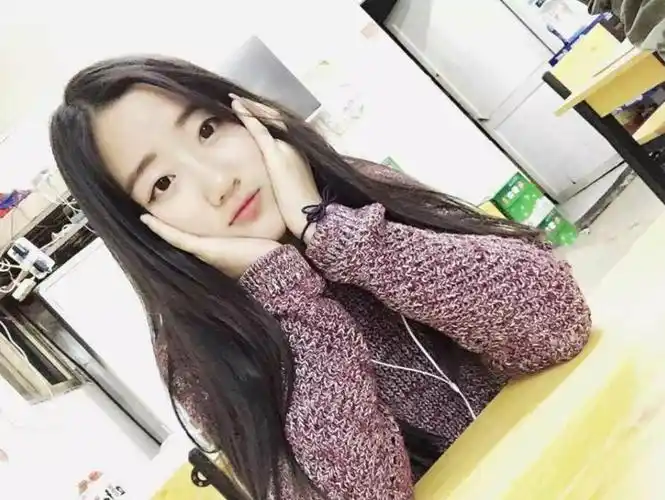 百度云泄密流出视图外表斯文可爱的眼镜美眉小冰如何被一根大鸡巴征服