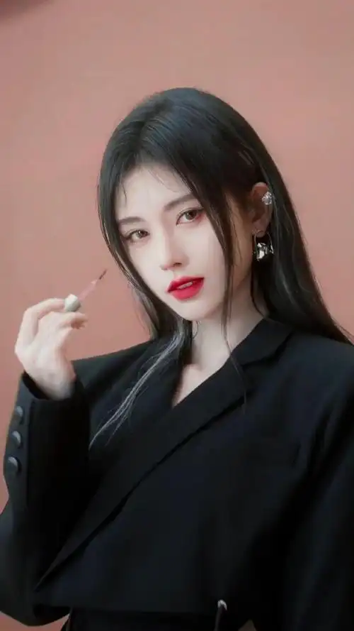 四千年美女鞠婧祎,大胆挑战挑染发型惊艳又大气,让网友直呼老婆!