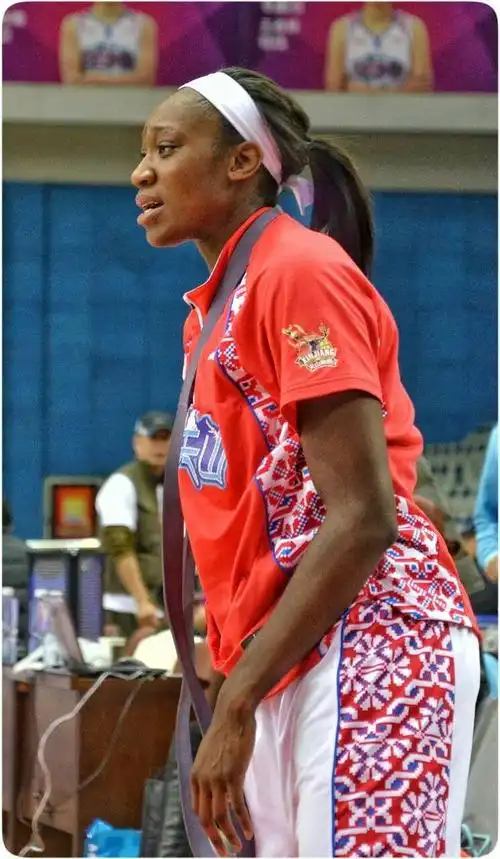 美国女篮现役中锋查尔斯