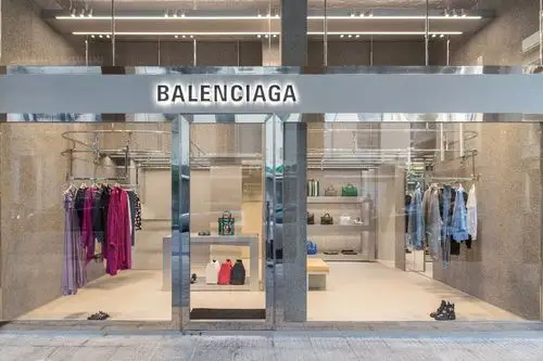 为对抗欧洲疫情 巴黎世家,ysl将转产医用口罩