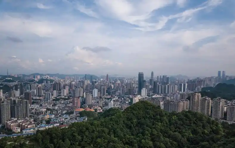 贵阳全景航拍于贵州贵阳云岩区的鹿冲关森林公园