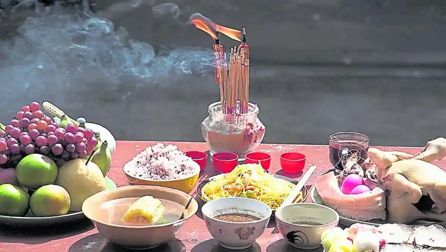 百日合炉为往生者准备的"五味碗",一般都是简单日常饭菜.