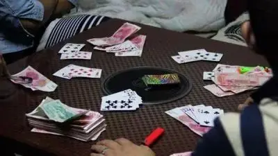 接到报案后,高新公安分局刑侦二队的民警立即对案发现场进行勘察.