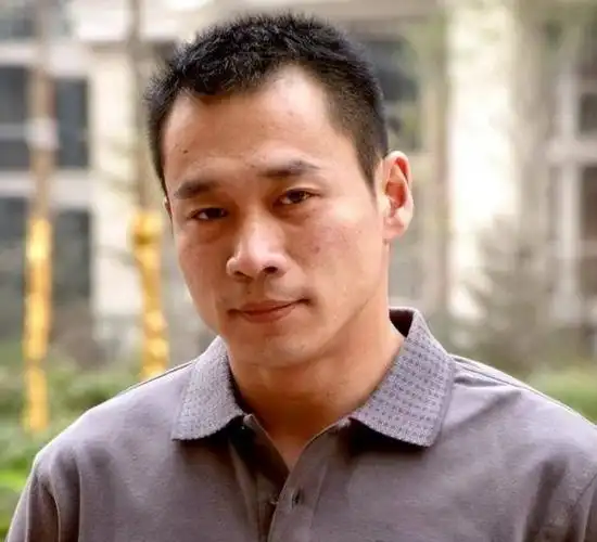 武松丁海峰我没换国籍到美国生活只是为了陪伴家人和砍树