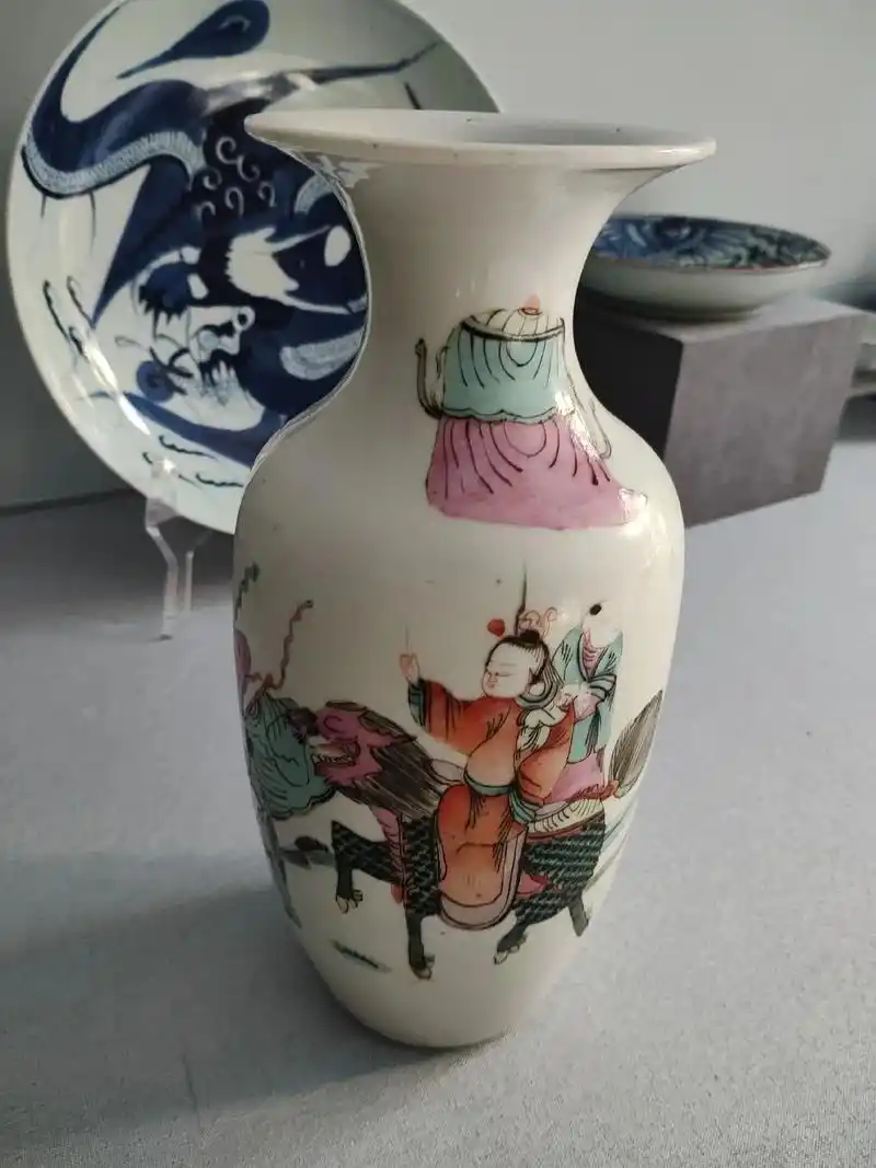 清晚,麒麟送子粉彩瓶 - 抖音