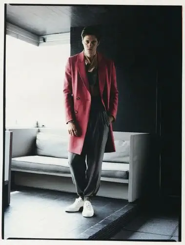 欣赏# 比尔·斯卡斯加德(图片出自flaunt. 来自看电影 - 微博