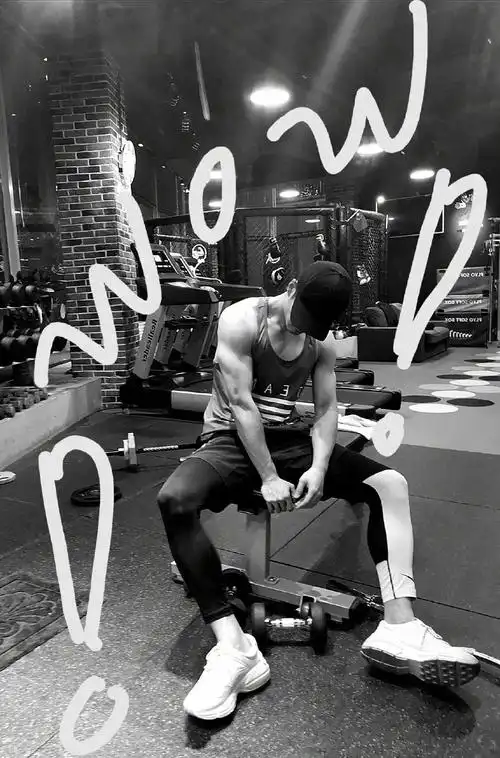 我们男明星中,谁的身材堪比男菩萨美队?__财经头条