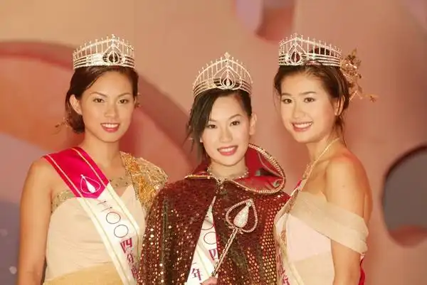 图文2004年香港小姐选举三甲合影