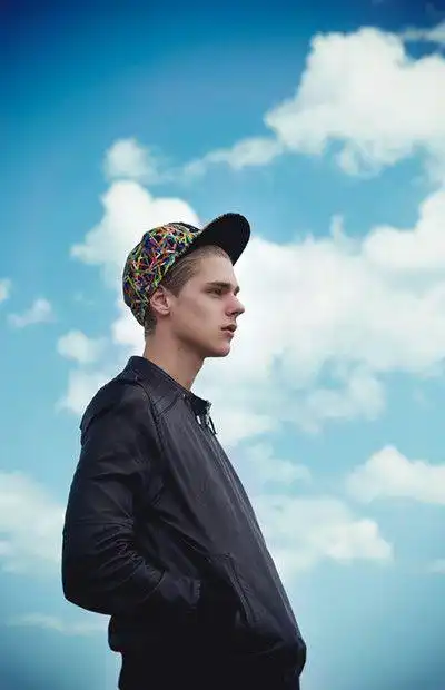 特别帅气的欧美大男生_手机壁纸_唯美其他手机壁纸_我要个性网