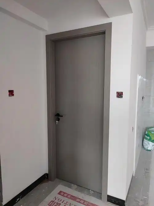 这个颜色的房门搭配黑白灰太赞了