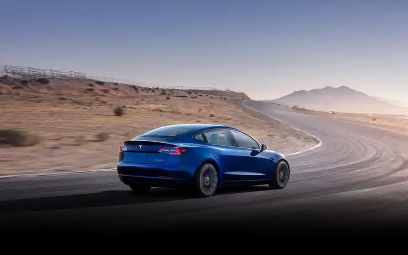 马斯克赚了比亚迪将为特斯拉供应电池首款车型明年登场