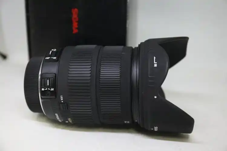 适马18-200尼康口单反镜头