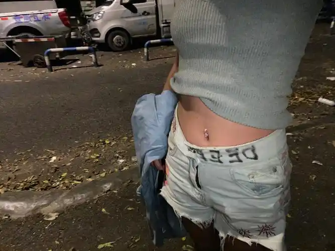 喝多了跑去打了个脐钉