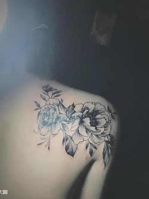 后肩,素花添加_纹身图案手稿图片_董一龙的纹身作品集