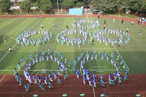 草西动态夺球王之冠赛集体舞之美草堂小学西区分校第十一届秋季运动会