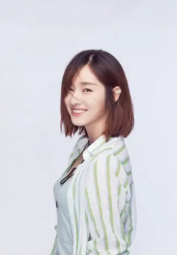 徐晓璐晒侧颜照眼神微醺网友沦为颜粉