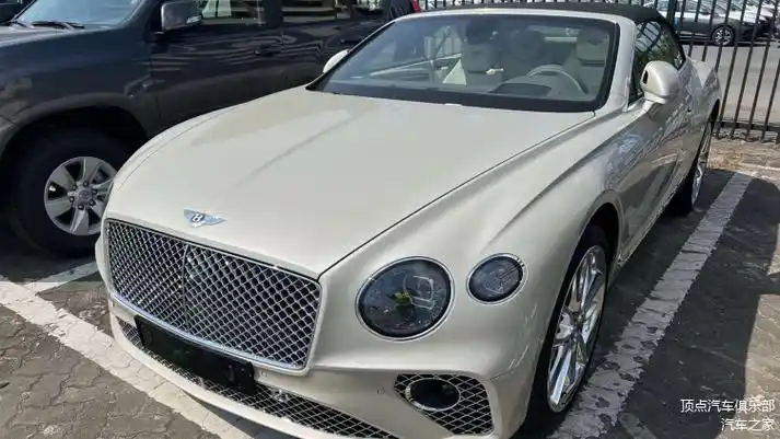 22款 宾利欧陆gtc v8 4.0 敞篷版 砂岩白 现车特价售全国