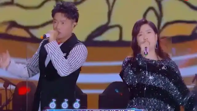 凤凰传奇实力演唱《大碗宽面》,瞬间全场气氛爆炸!都唱饿了