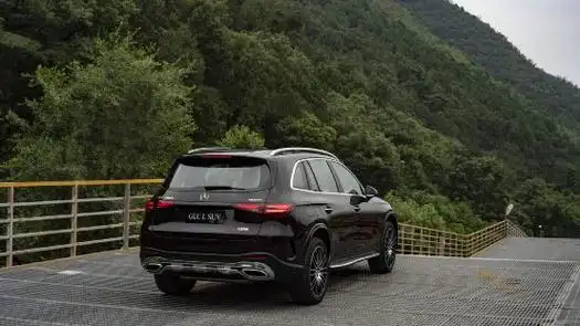 给豪华品牌打个样试驾奔驰glc300l