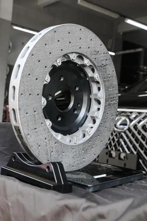 奔驰更换碳纤维刹车盘,除了价格没有任何缺点