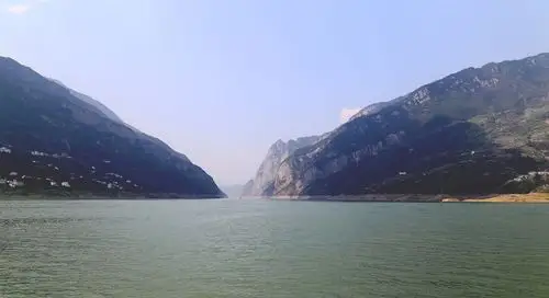 长江西陵峡两岸风光