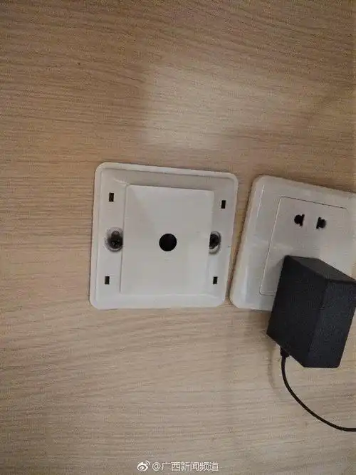 雅思特酒店藏针孔摄像头经理称只赔百元酒店方涉事经理降薪调岗