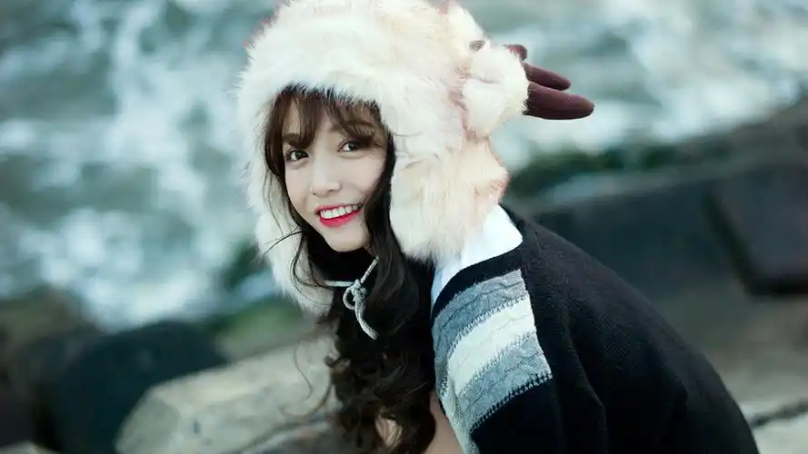 大眼可爱美少女高清桌面壁纸图片