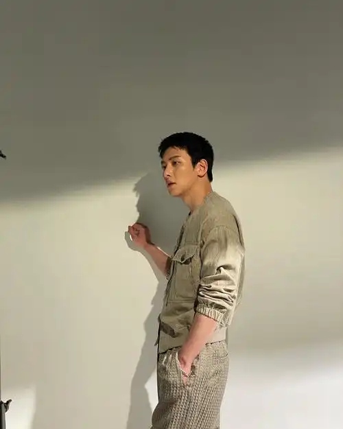 日票选侧脸最帅韩剧男演员top10池昌旭第5输宋仲基他打败李敏镐朴叙俊