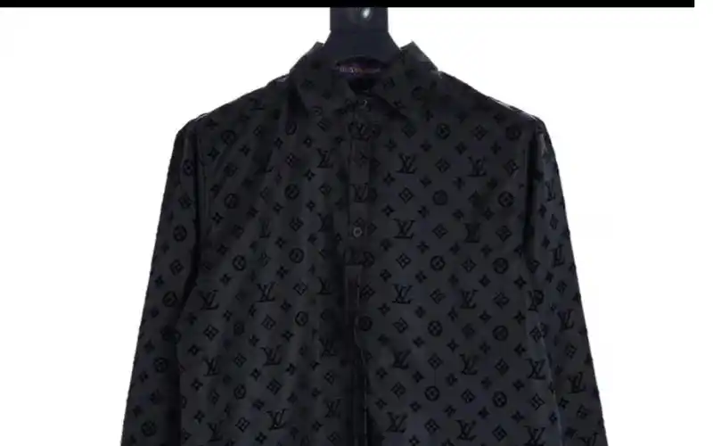 说一下高仿louis vuitton lv 老花纯黑植绒 满logo衬衫