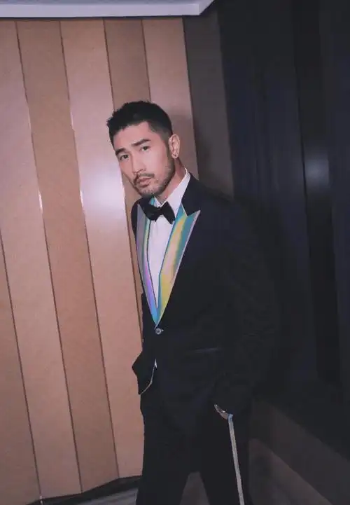 录制节目受伤的艺人:赵丽颖落水遇险,张杰磕伤脸,杨幂眼睛受伤_高以翔