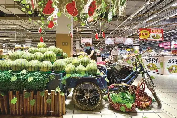 超市摆起西瓜摊