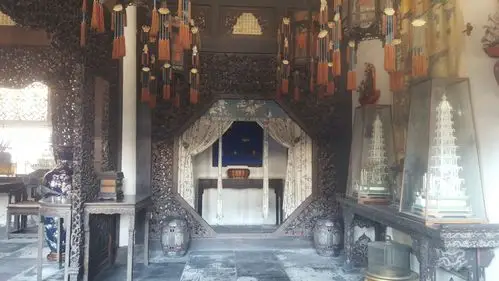 这是坤宁宫皇后的卧室.