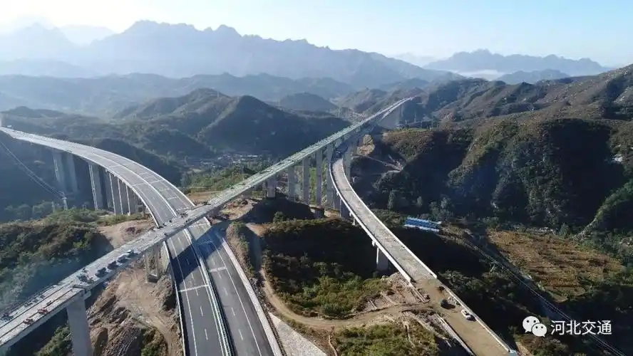 高速通车福利涞曲高速修通以后,石家庄到张家口的车程,将由以前的四个