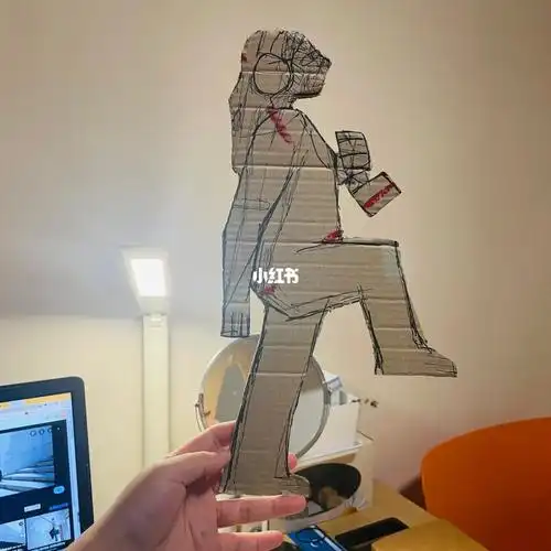 用快递纸箱做个爬楼梯小人