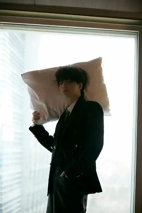 lpl选手红毯西装##crisp微博之夜造型##刘青松红毯