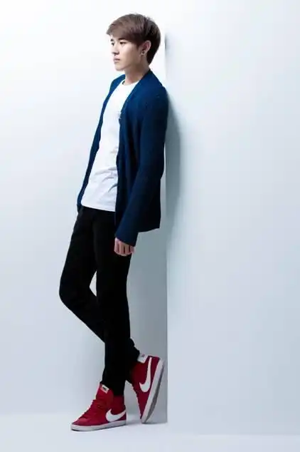 白色系练习生蒙恩和俊杰曝光!