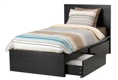 汉尼斯系列是宜家为数不多的全实木系列产品,风格上介于北欧与美式