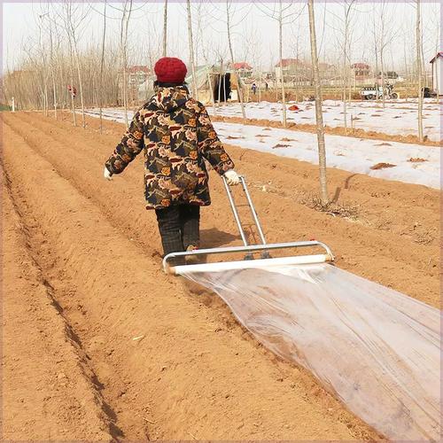 覆膜机人工手拉地膜覆盖机农用铺地膜盖地膜机器便捷式拉地膜机器