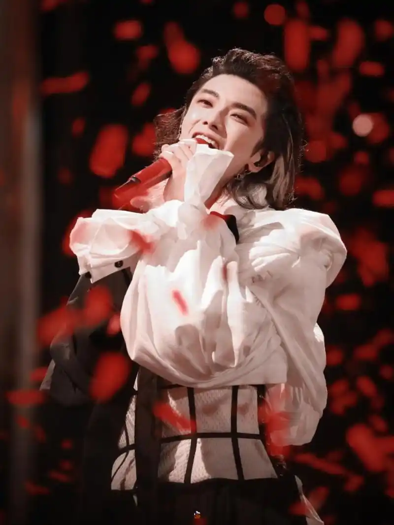 华晨宇能扛起华语乐坛的大旗吗?